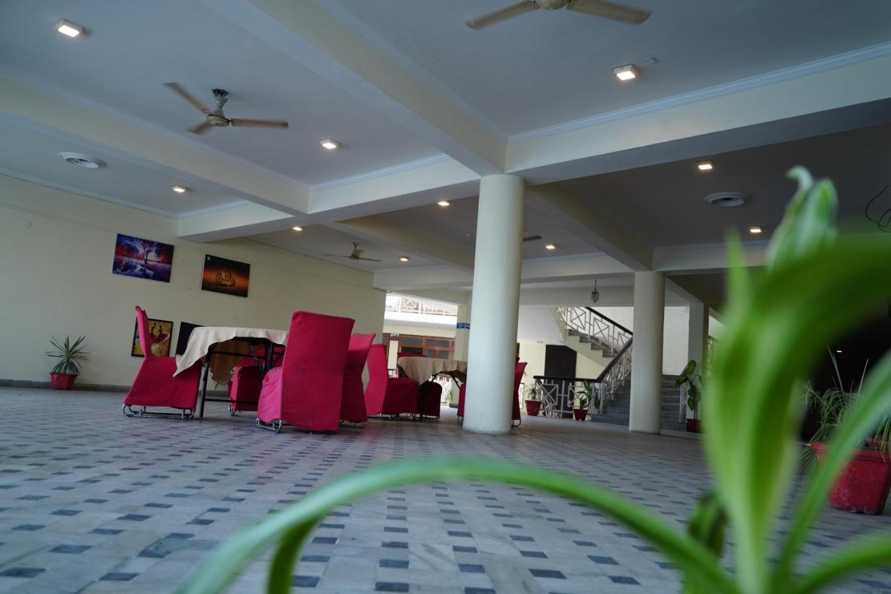 Hotel Gaurab Near Railway Station Dehradun Exterior photo